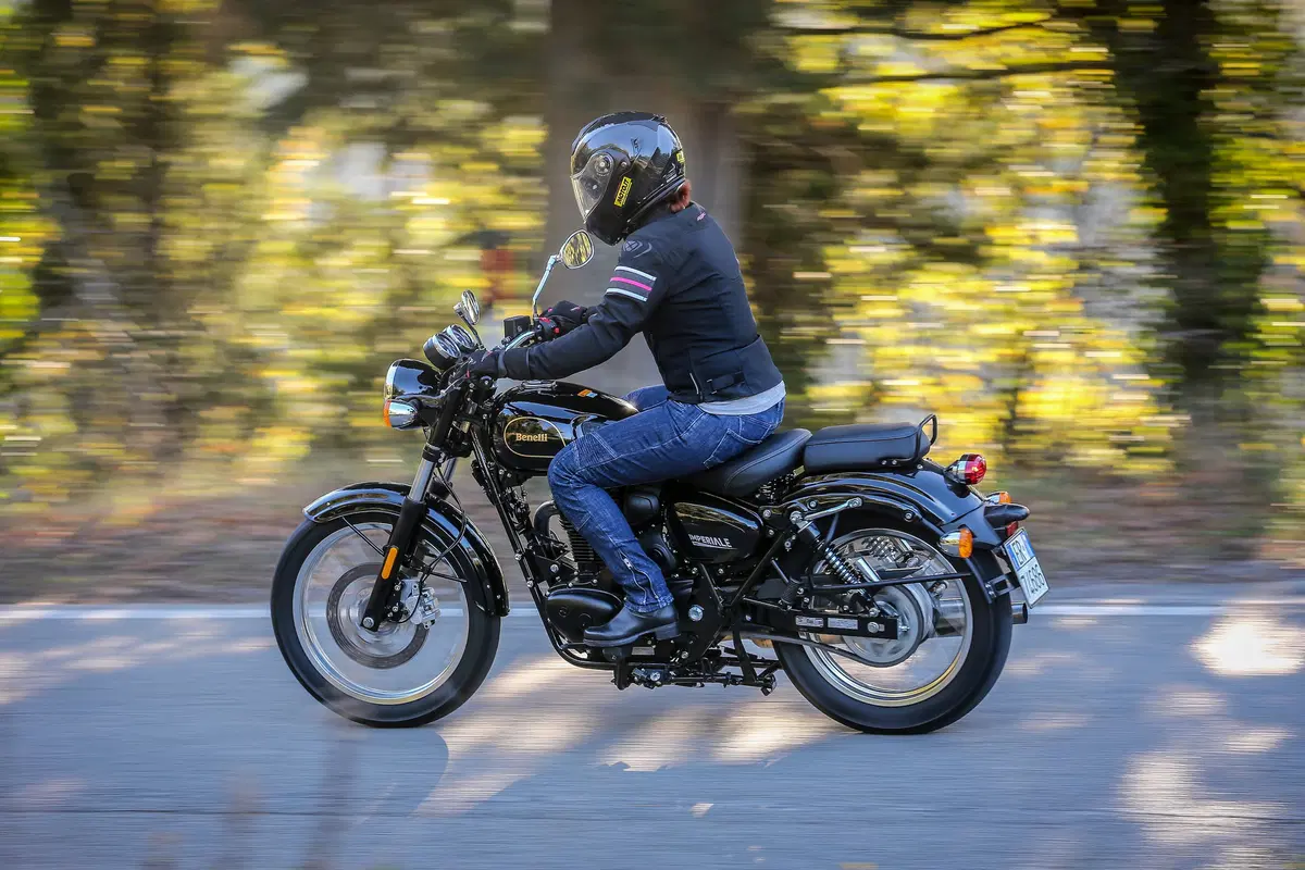 Benelli Imperiale 400 TEST. Una nuova era... vintage (2)