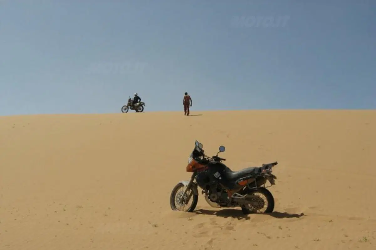 Viaggi: la Mongolia in moto (11)