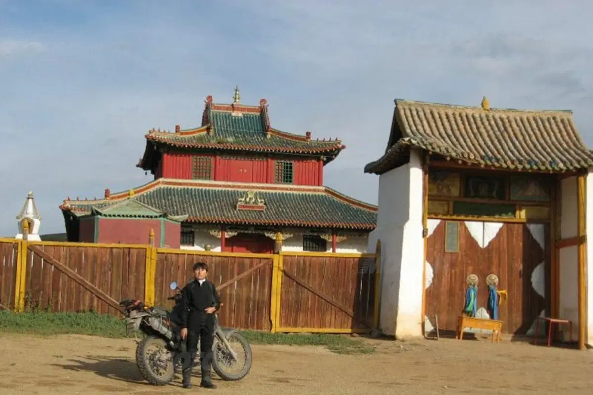 Viaggi: la Mongolia in moto (16)