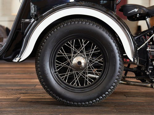 Harley Davidson Police Servi-Car: un raro esemplare del 1949 all'asta (6)