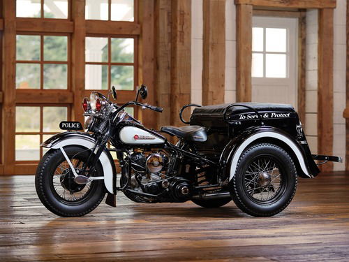 Harley Davidson Police Servi-Car: un raro esemplare del 1949 all'asta