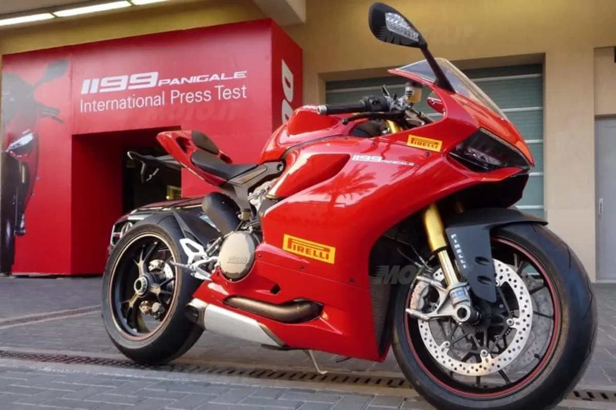 Pirelli Diablo Supercorsa SP ai cerchi della Ducati 1199 Panigale (2)