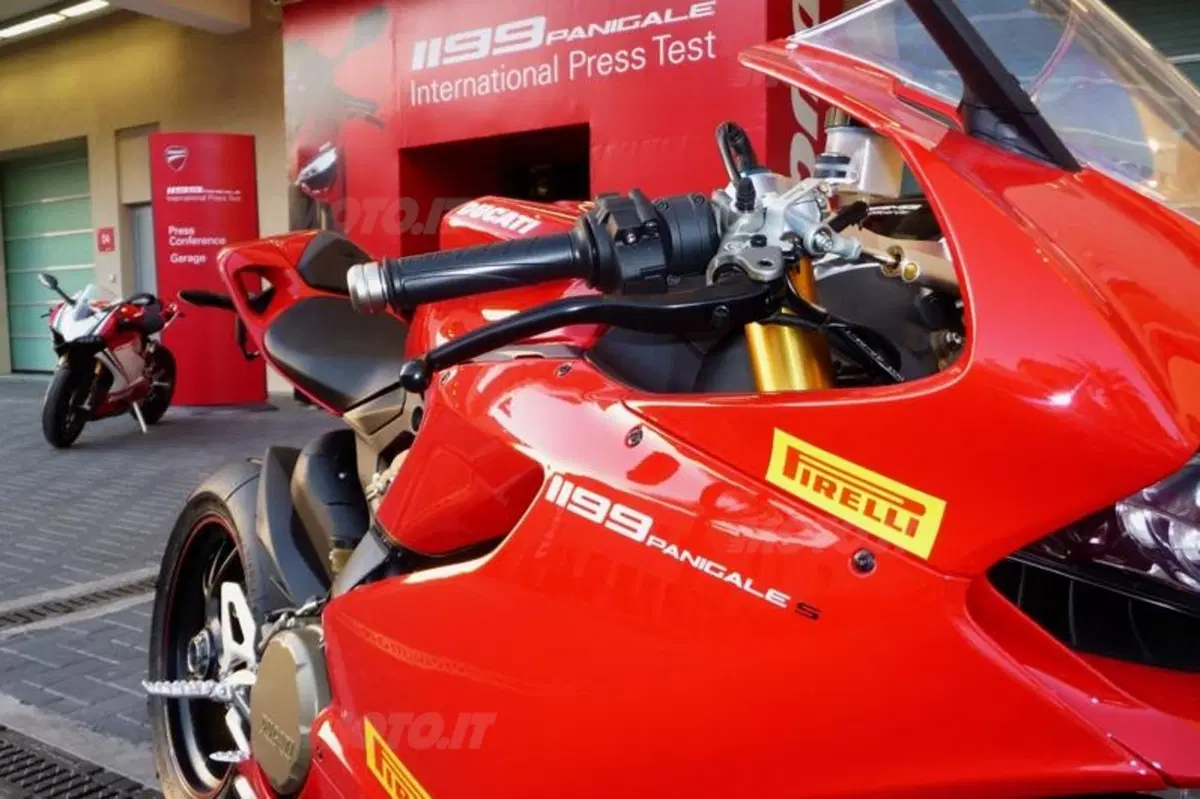 Pirelli Diablo Supercorsa SP ai cerchi della Ducati 1199 Panigale (3)
