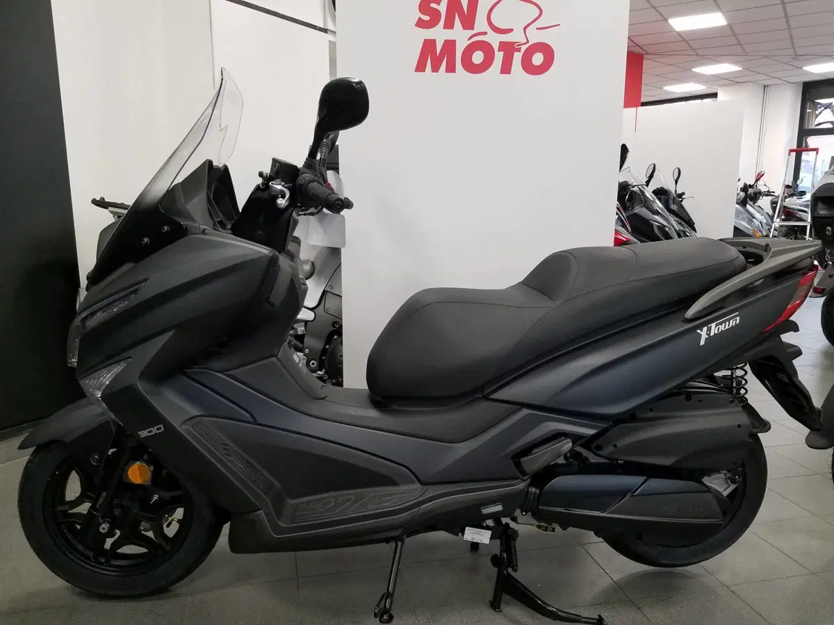Kymco X-Town 300i (2025 - 26) (2)