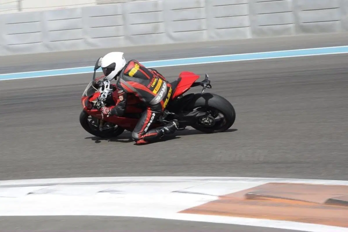 Pirelli Diablo Supercorsa SP ai cerchi della Ducati 1199 Panigale (5)