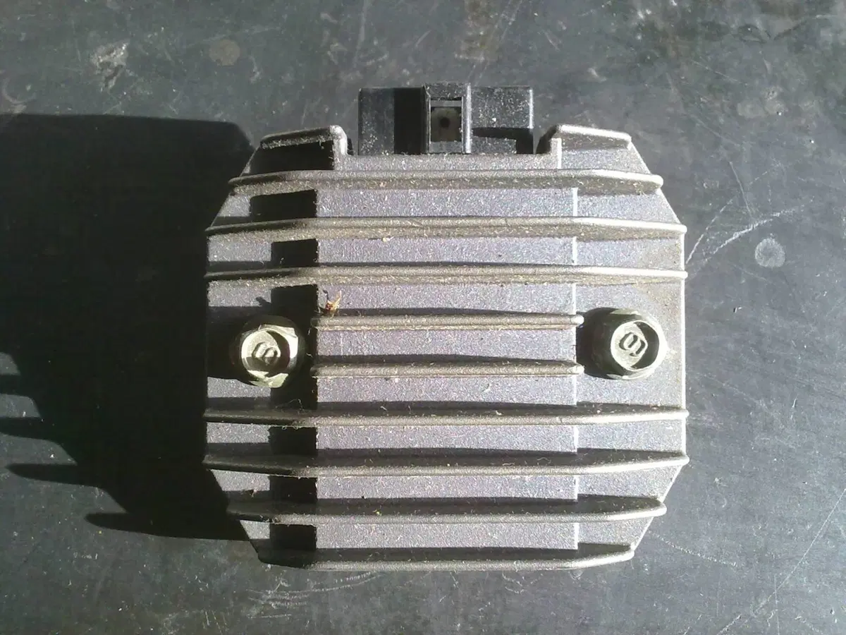 regolatore di tensione originale yamaha r 6