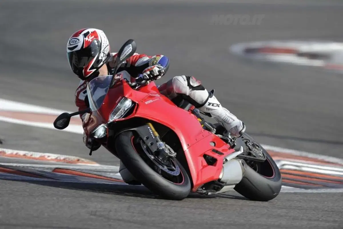 Ducati 1199 Panigale (3)