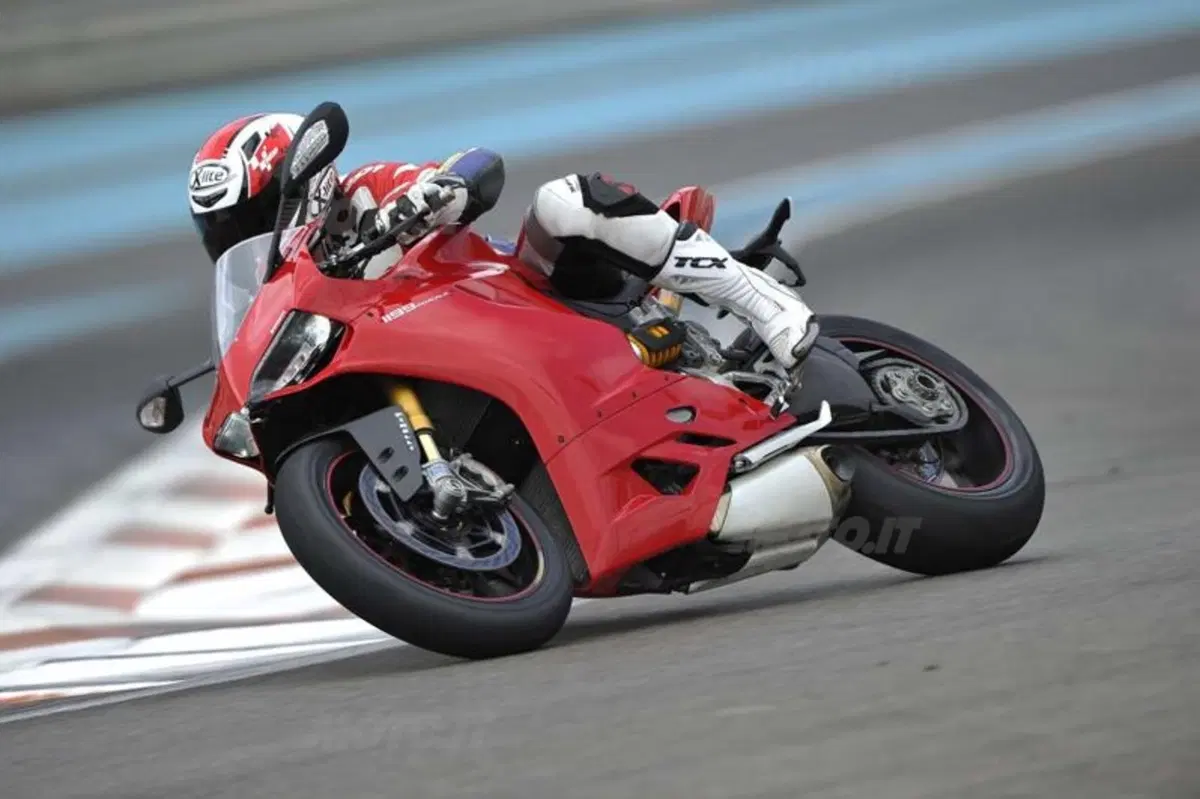 Ducati 1199 Panigale (19)