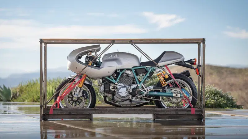 All'asta una Ducati Paul Smart 1000 LE, aerografata e nuova, ancora nella cassa