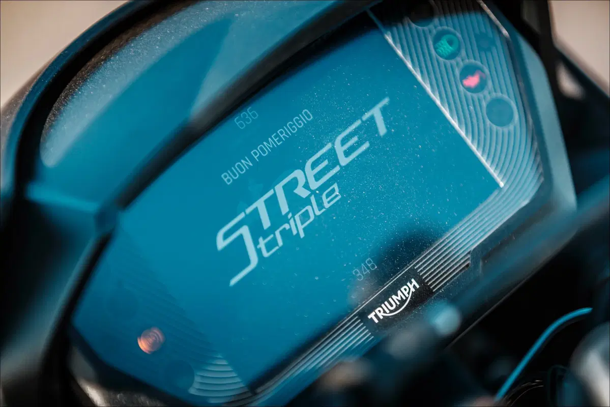 Triumph Speed Triple e Street Triple. Tre, numero perfetto