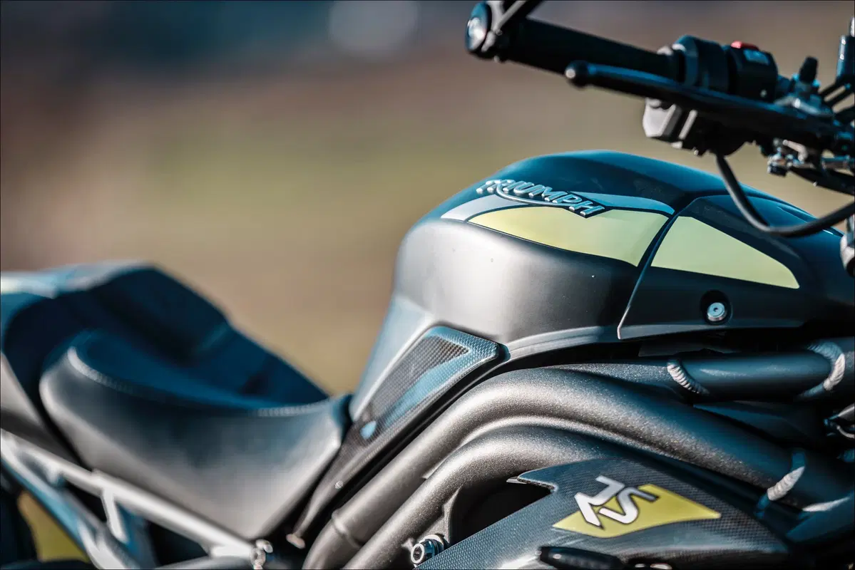 Triumph Speed Triple e Street Triple. Tre, numero perfetto (3)