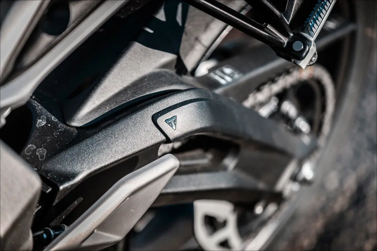 Triumph Speed Triple e Street Triple. Tre, numero perfetto (8)