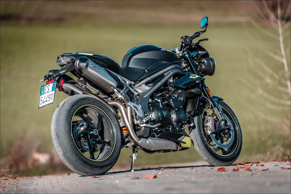Triumph Speed Triple e Street Triple. Tre, numero perfetto (10)