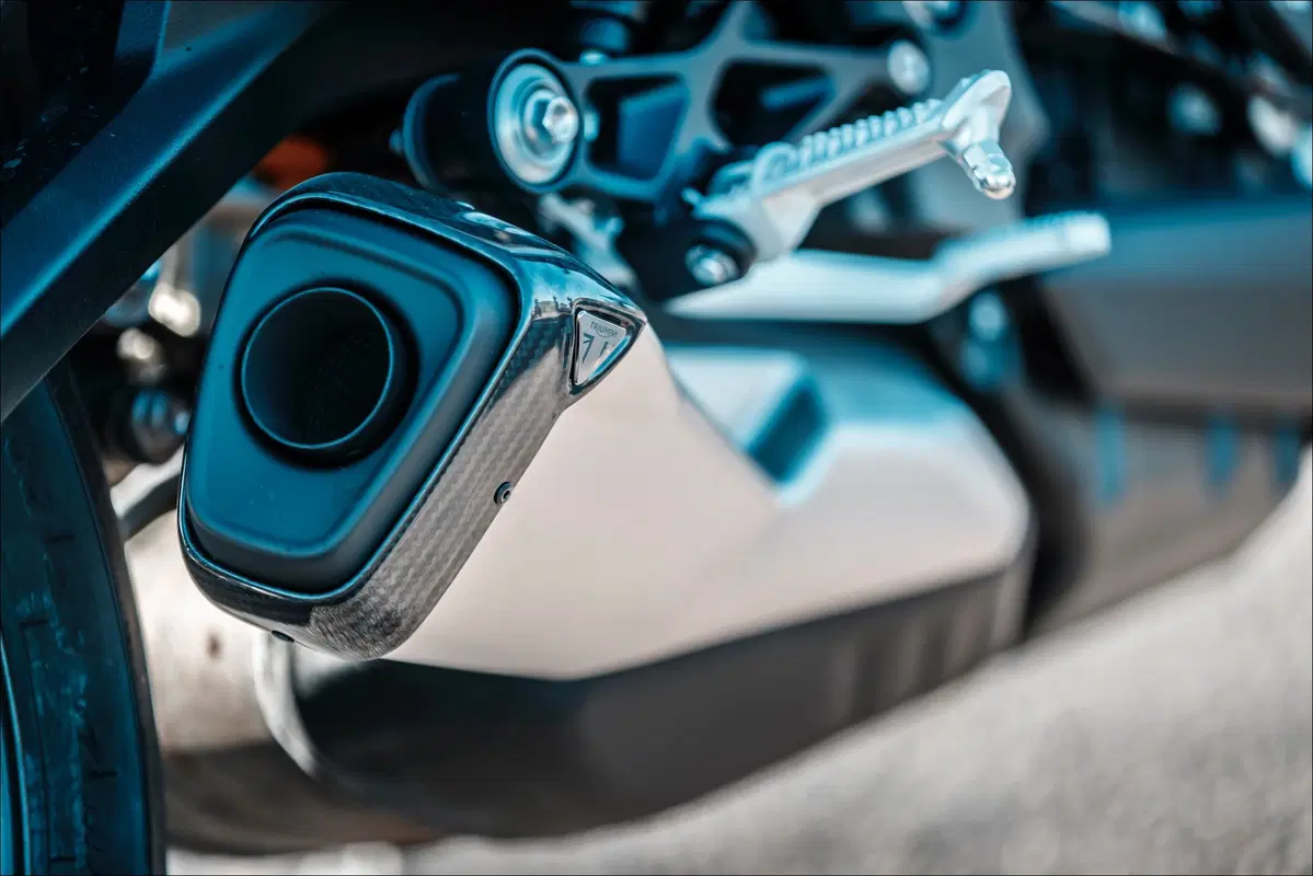 Triumph Speed Triple e Street Triple. Tre, numero perfetto (12)