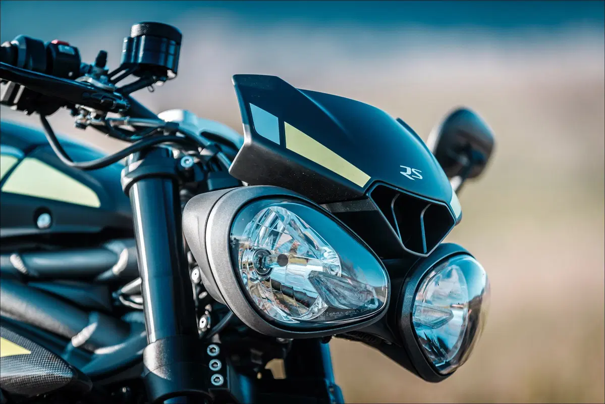 Triumph Speed Triple e Street Triple. Tre, numero perfetto (15)