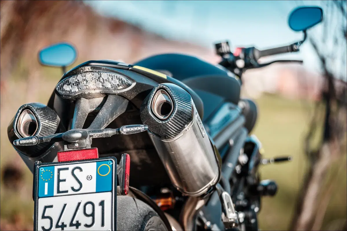 Triumph Speed Triple e Street Triple. Tre, numero perfetto (14)
