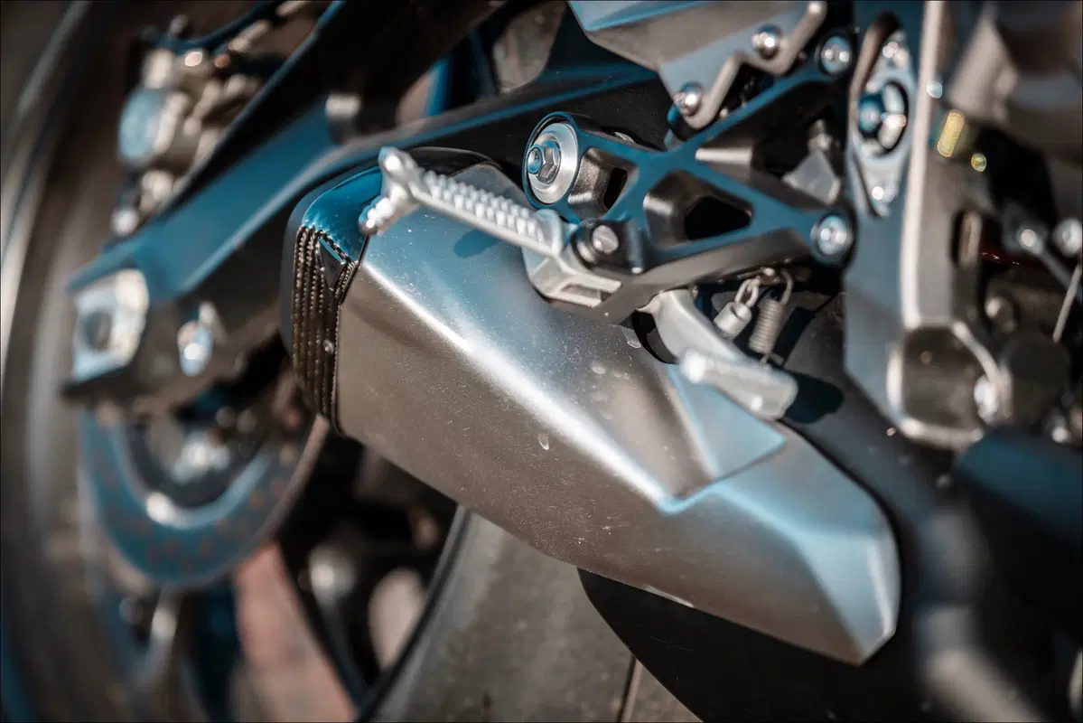 Triumph Speed Triple e Street Triple. Tre, numero perfetto (17)