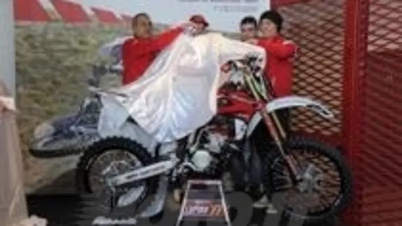 Husqvarna presenta i team Enduro e Motocross per la stagione iridata 2012
