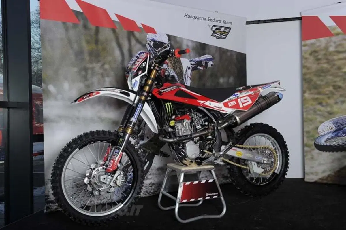 Husqvarna presenta i team Enduro e Motocross per la stagione iridata 2012 (13)