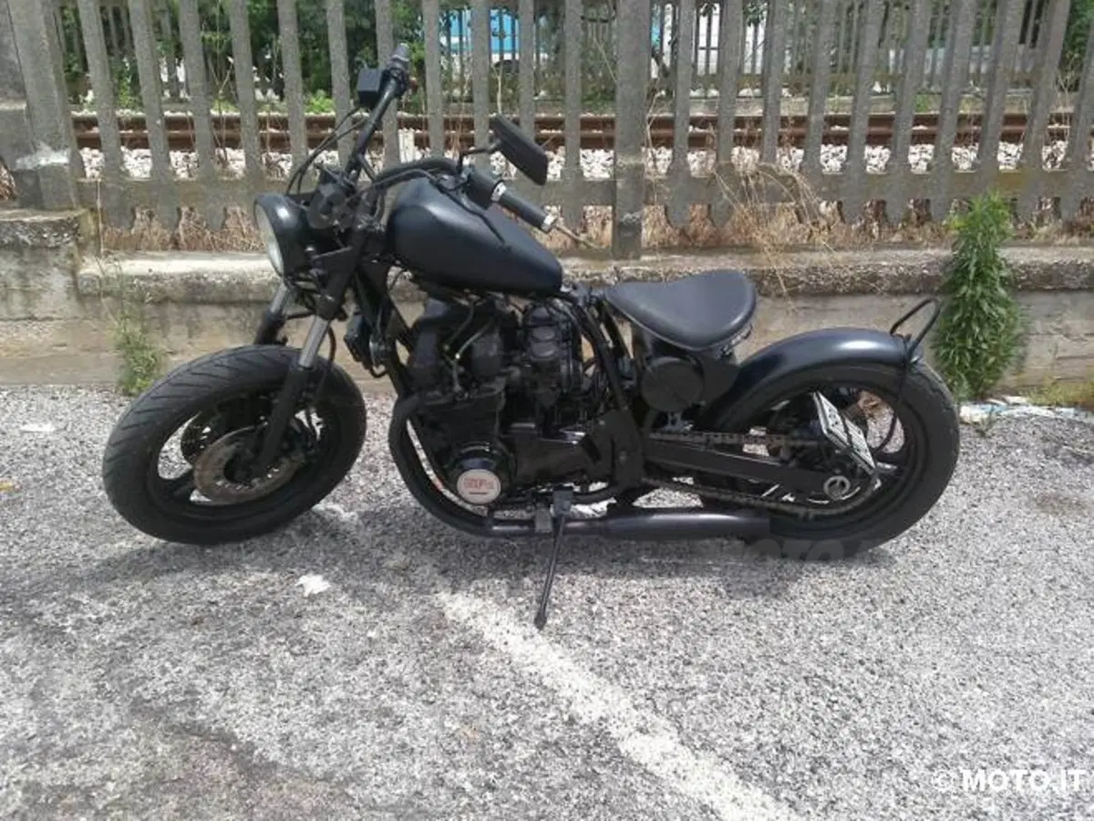 Le Strane di Moto.it: Kawasaki GPZ 750 Bobber (2)
