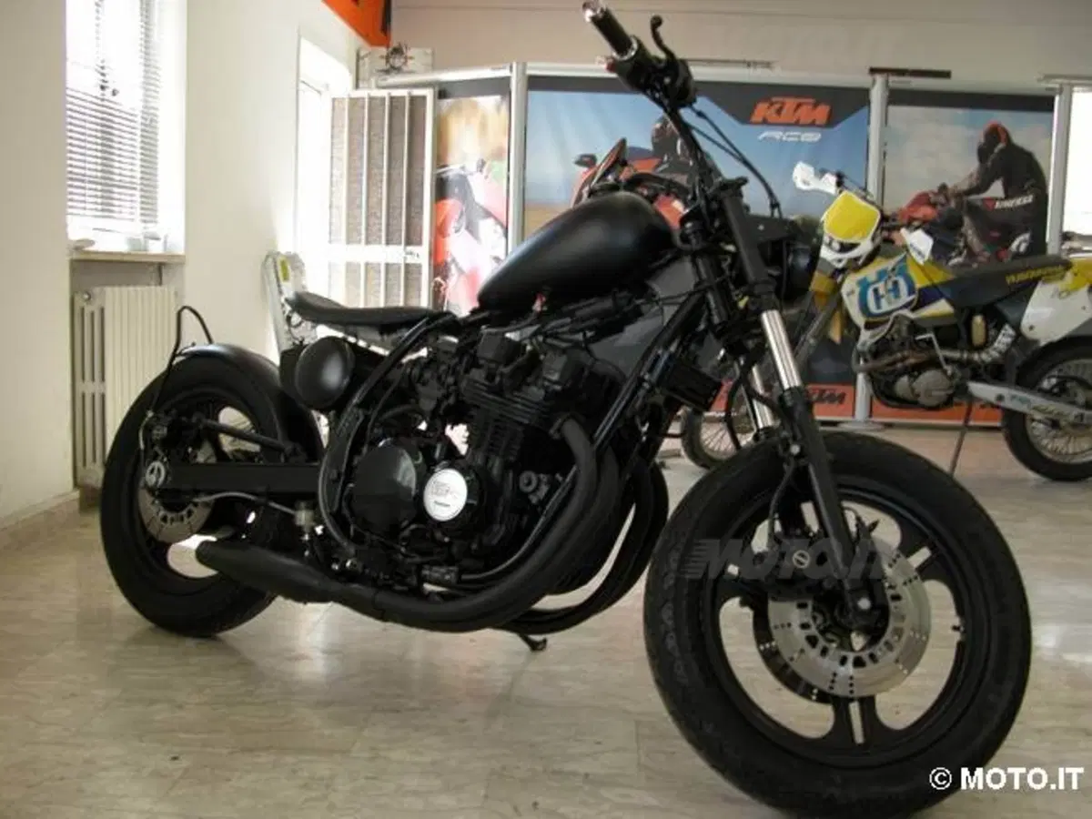 Le Strane di Moto.it: Kawasaki GPZ 750 Bobber (3)