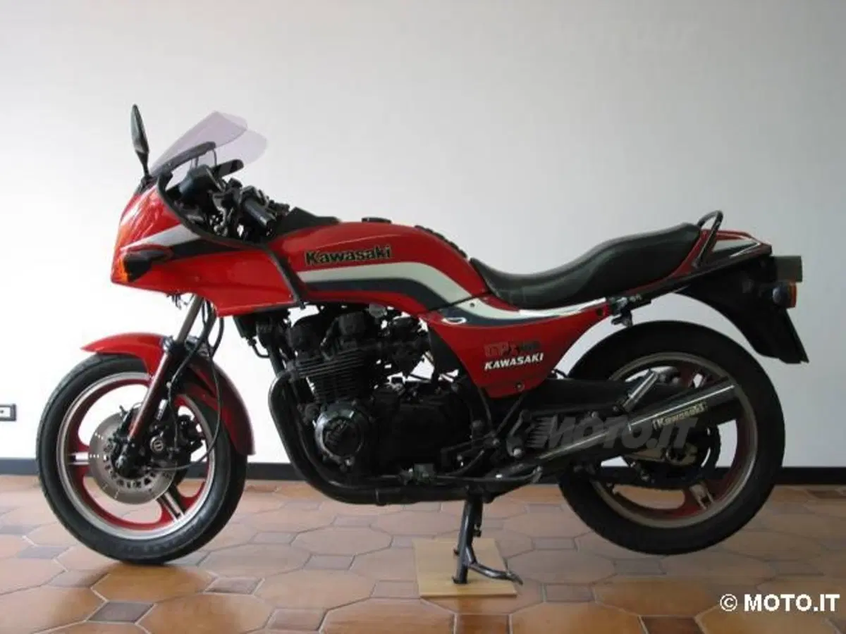 Le Strane di Moto.it: Kawasaki GPZ 750 Bobber (4)