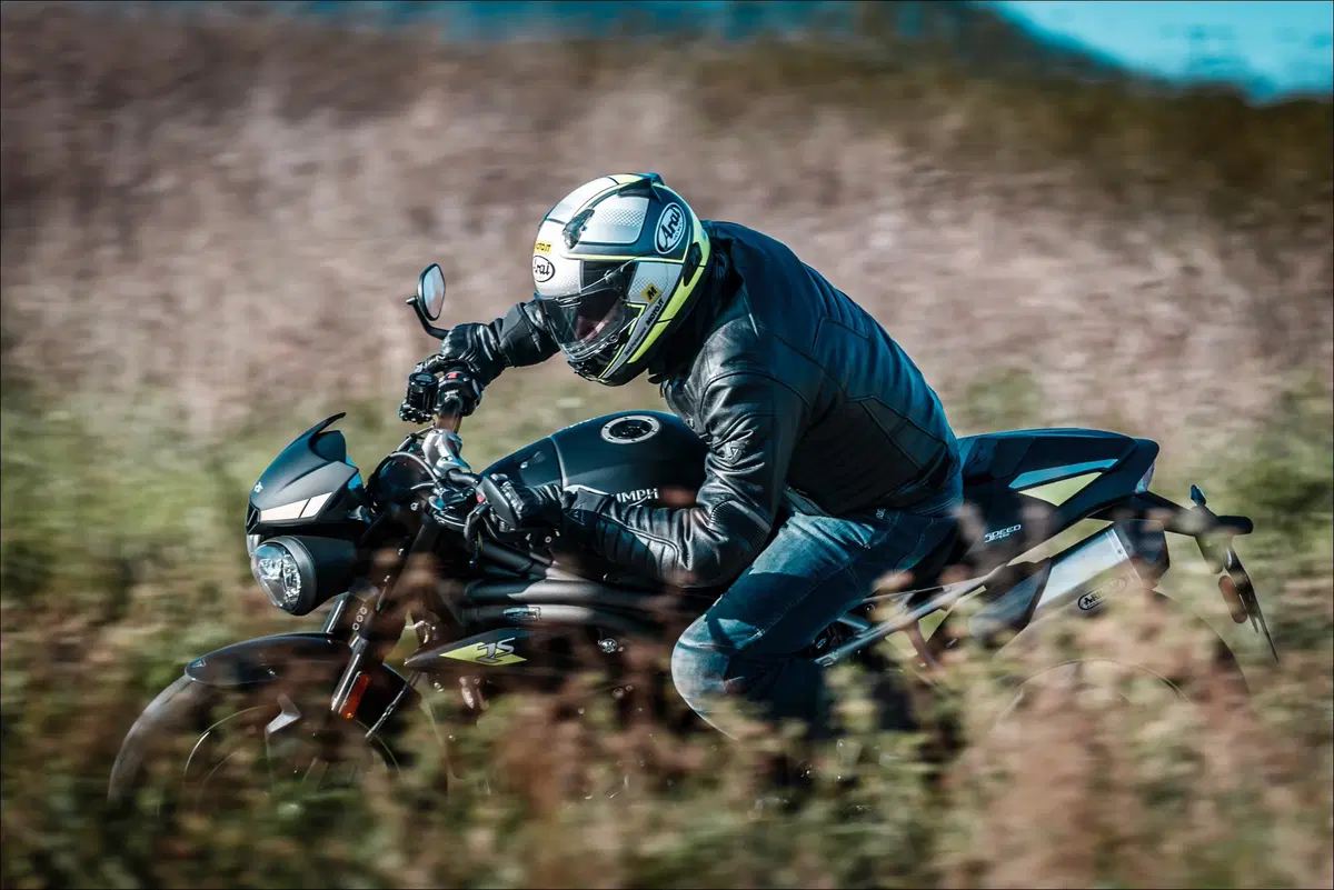 Triumph Speed Triple e Street Triple. Tre, numero perfetto (5)