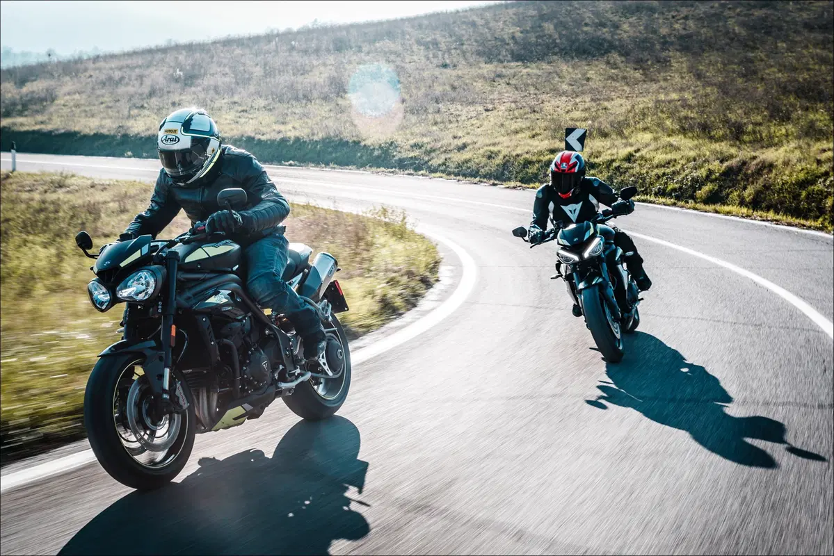 Triumph Speed Triple e Street Triple. Tre, numero perfetto (15)