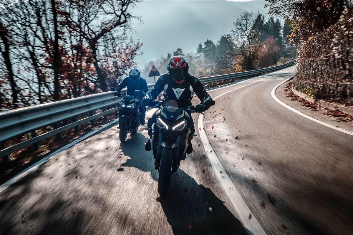 Triumph Speed Triple e Street Triple. Tre, numero perfetto (20)