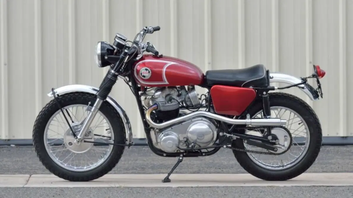 Norton P11: la desert racer pi&ugrave; vittoriosa degli anni '60 all'asta