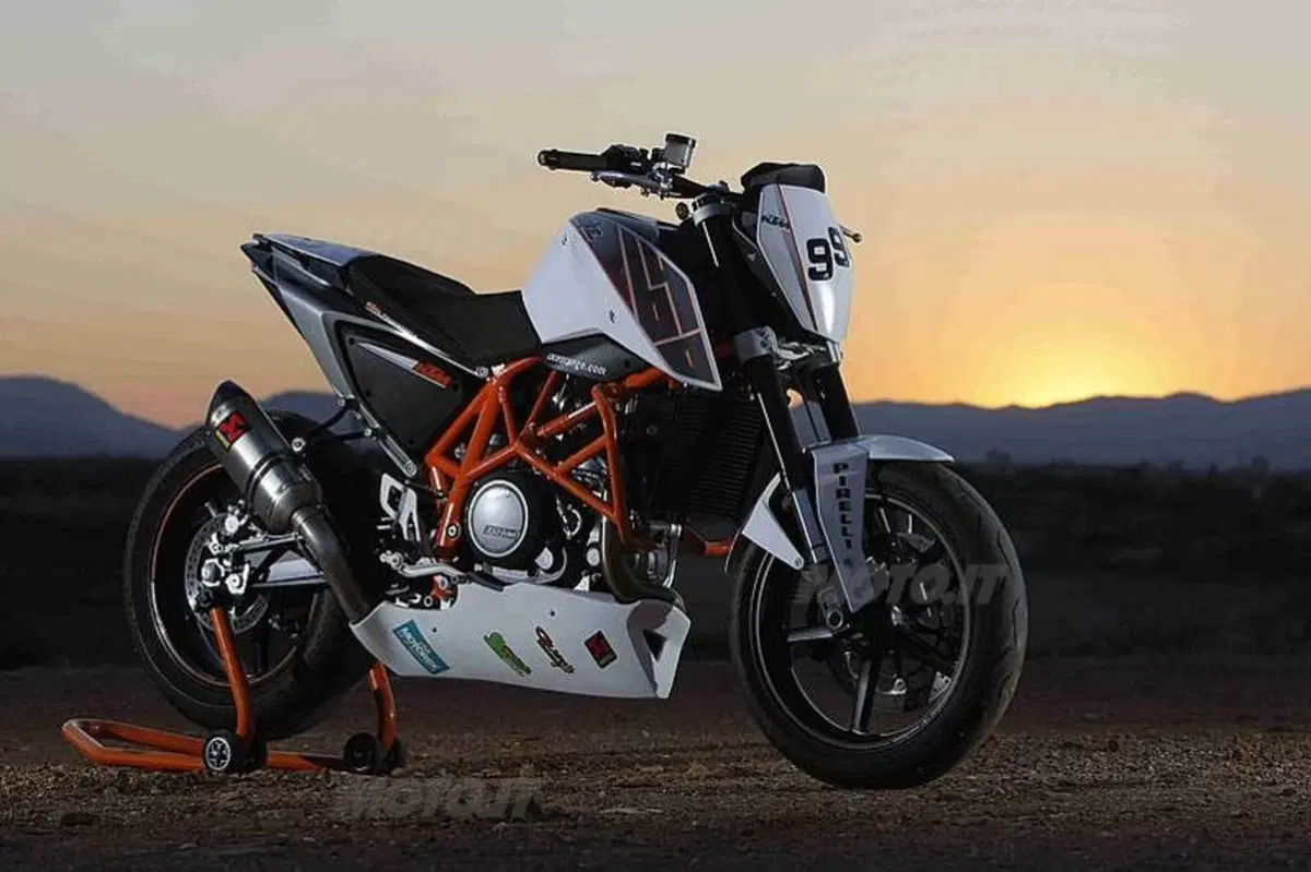 La KTM Duke 690 è pronta per scendere in pista nel suo Trofeo (2)