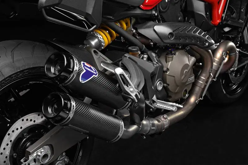 SILENZIATORI RACING IN CARBONIO M821 Ducati (2)