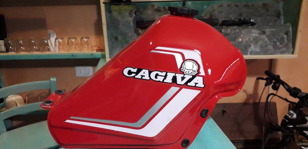 Serbatoio cagiva aletta rossa CEV (2)