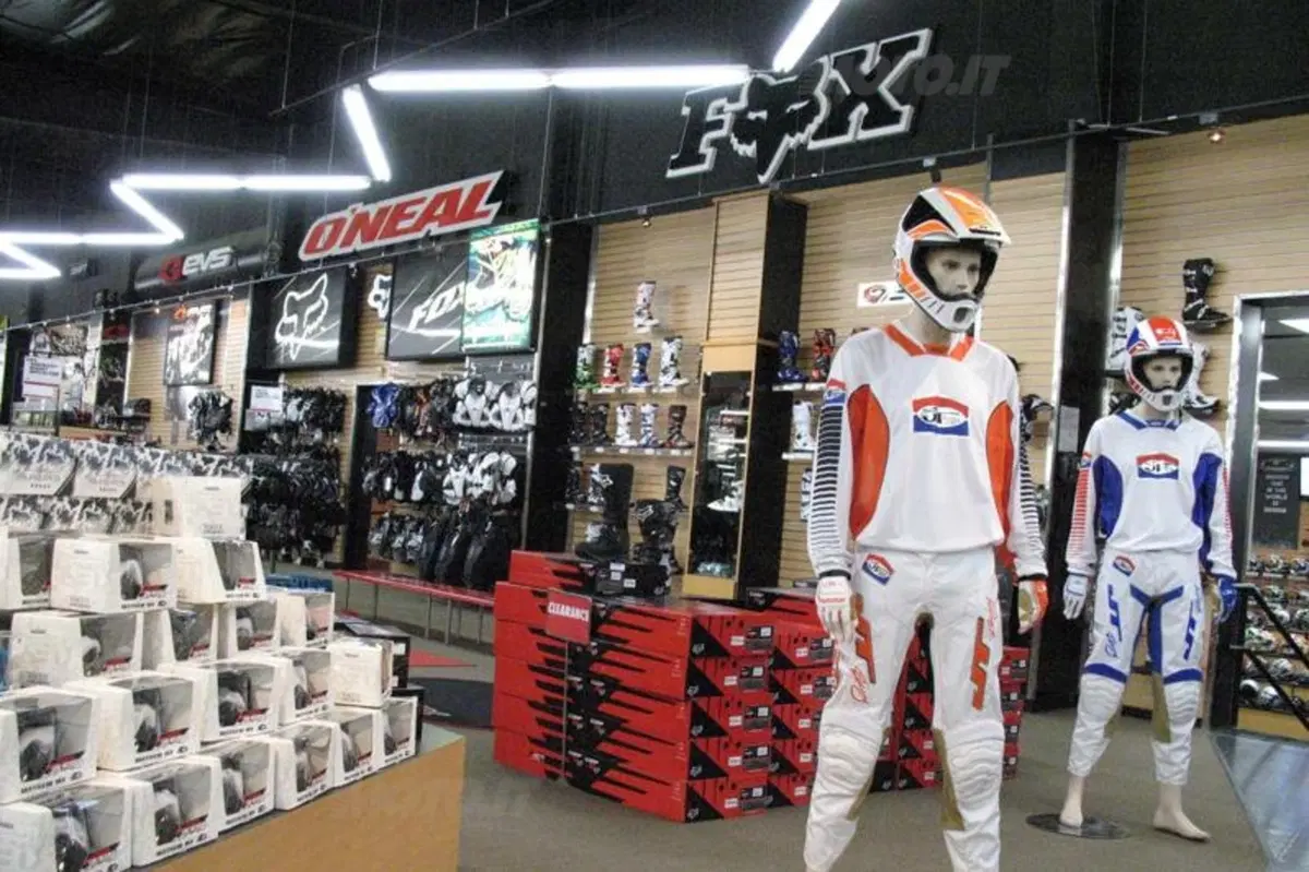 Chaparral Motorsports. Il negozio moto e accessori più grande del mondo (24)
