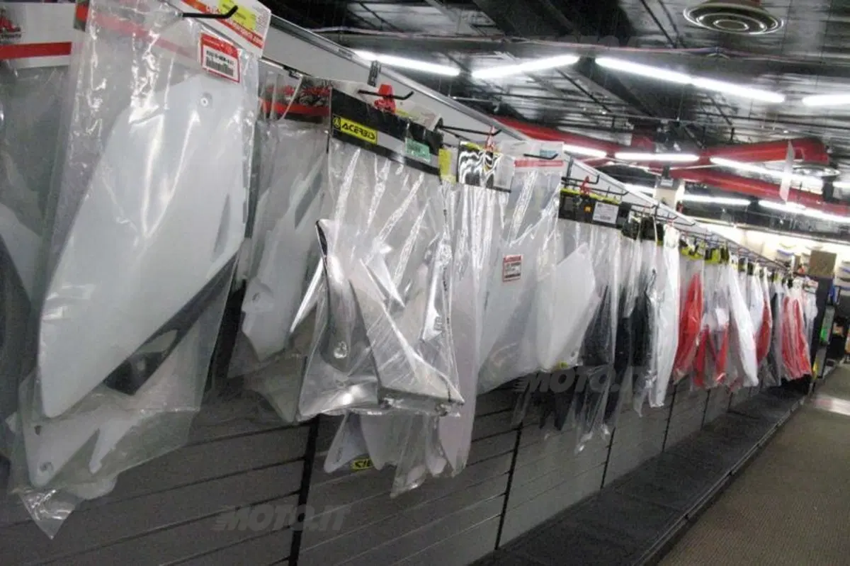 Chaparral Motorsports. Il negozio moto e accessori più grande del mondo (31)
