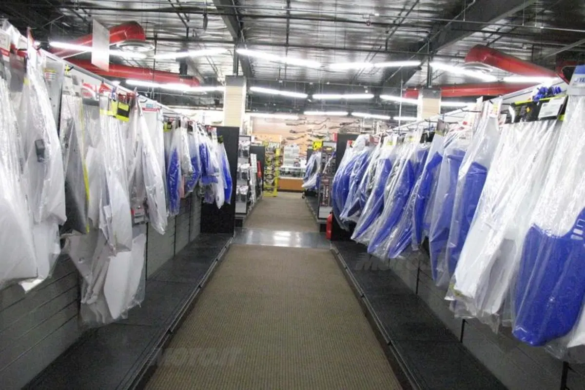 Chaparral Motorsports. Il negozio moto e accessori più grande del mondo (32)
