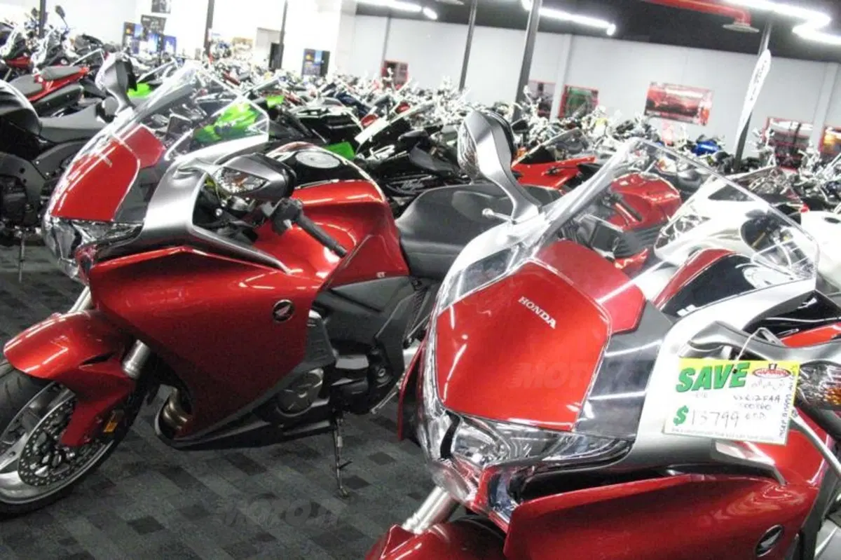 Chaparral Motorsports. Il negozio moto e accessori più grande del mondo (70)
