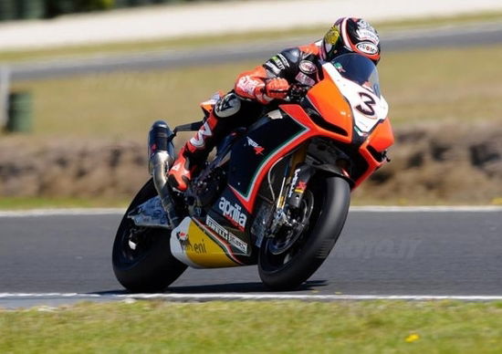 Checa ancora in testa a Phillip Island