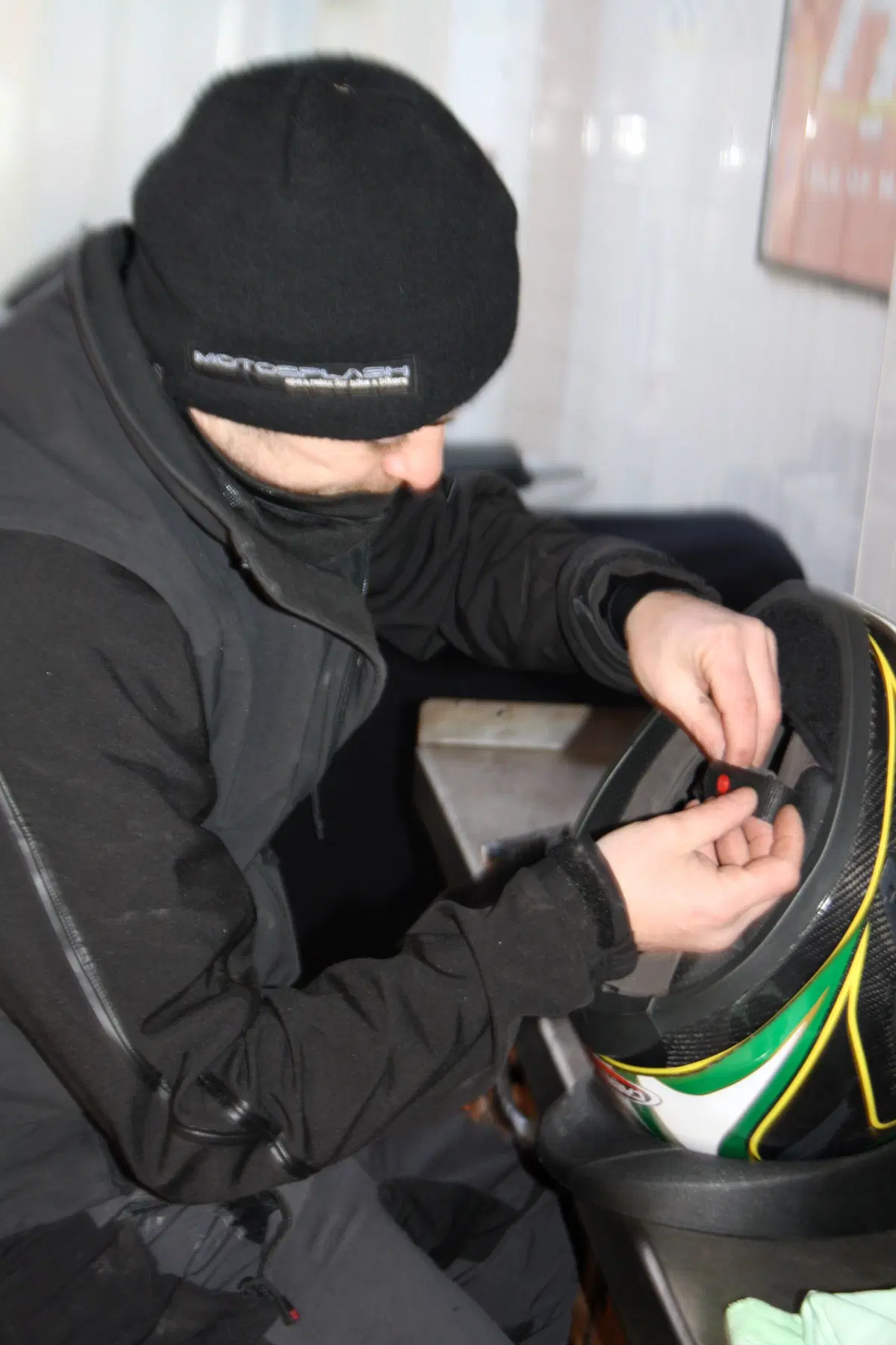 Pulizia del casco: Motosplash ti lava la testa! (2)