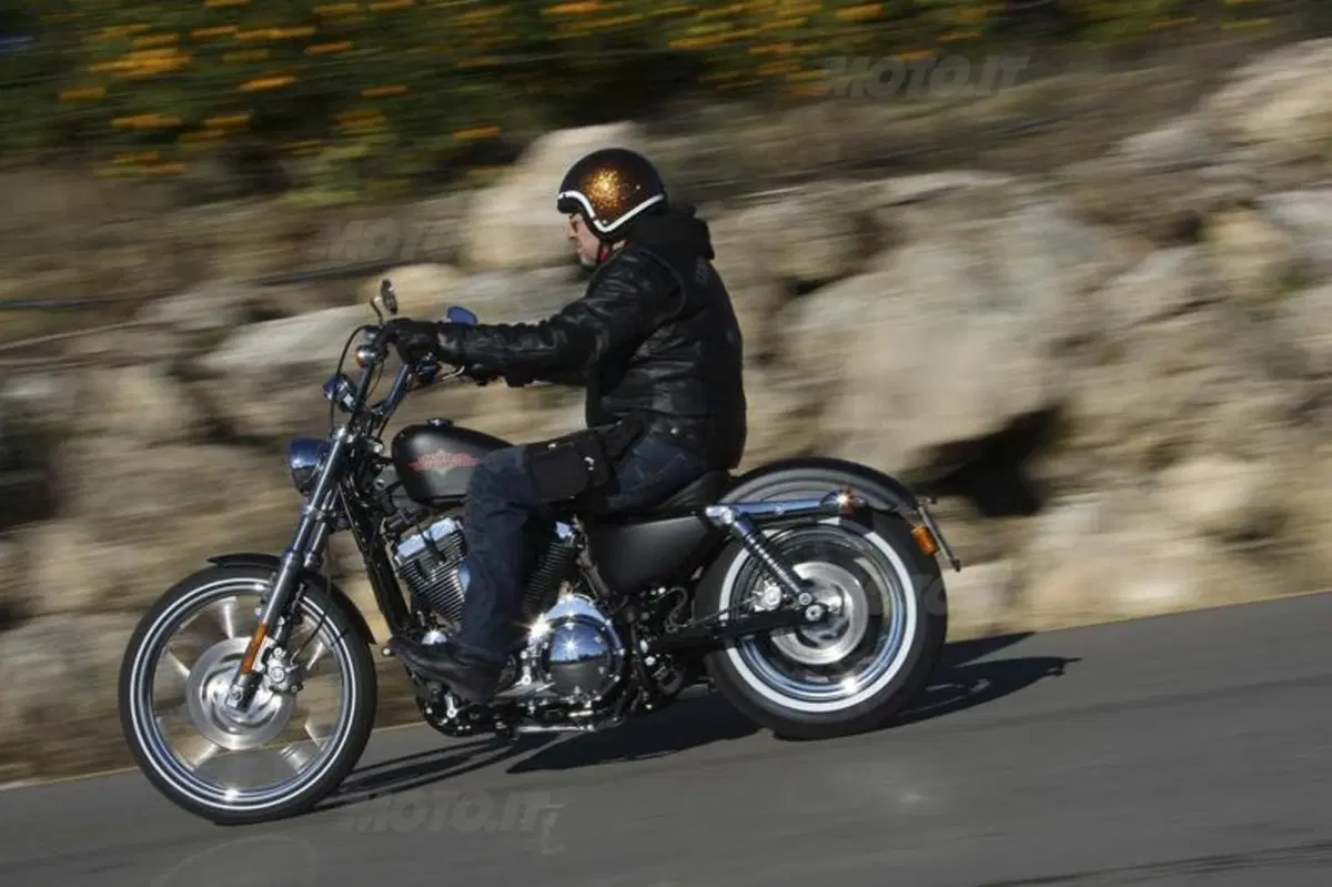 Harley-Davidson Seventy-Two  (2)
