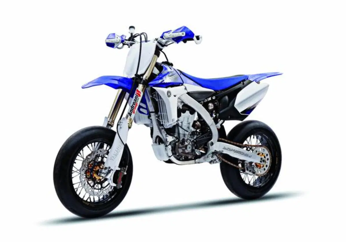 Yamaha YZ450SM. Il nuovo Supermotard dei tre diapason