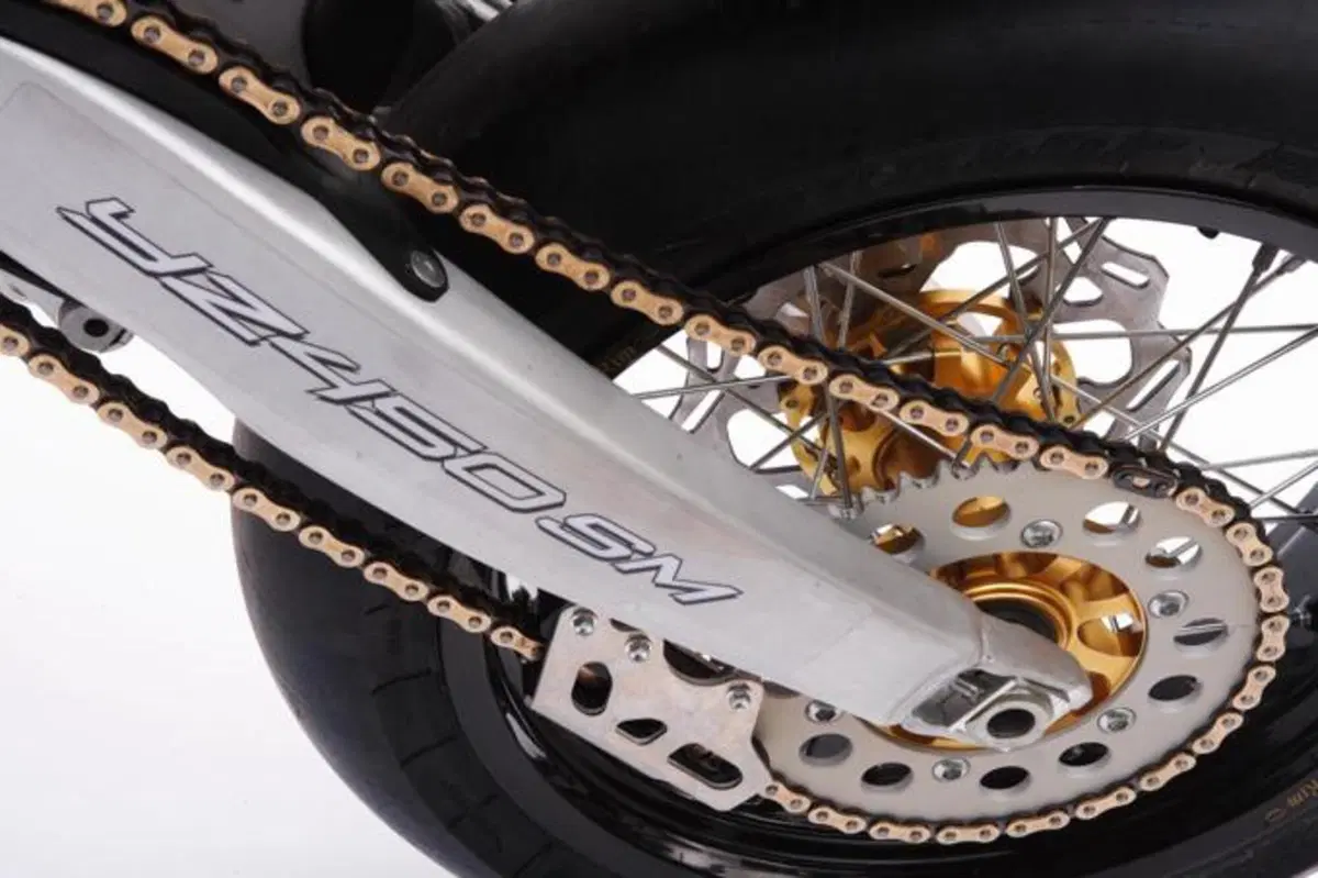Yamaha YZ450SM. Il nuovo Supermotard dei tre diapason (12)
