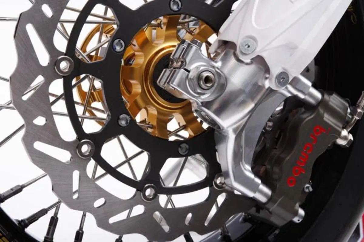 Yamaha YZ450SM. Il nuovo Supermotard dei tre diapason (14)