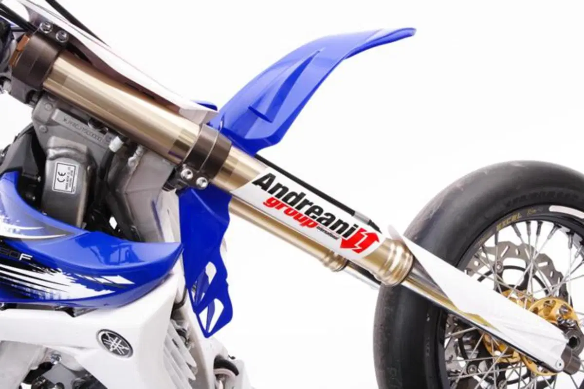 Yamaha YZ450SM. Il nuovo Supermotard dei tre diapason (24)