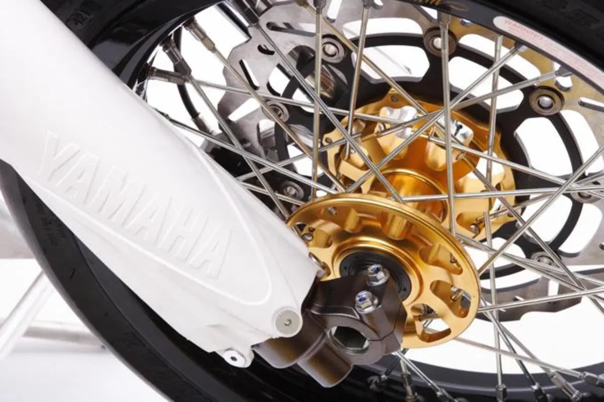 Yamaha YZ450SM. Il nuovo Supermotard dei tre diapason (27)