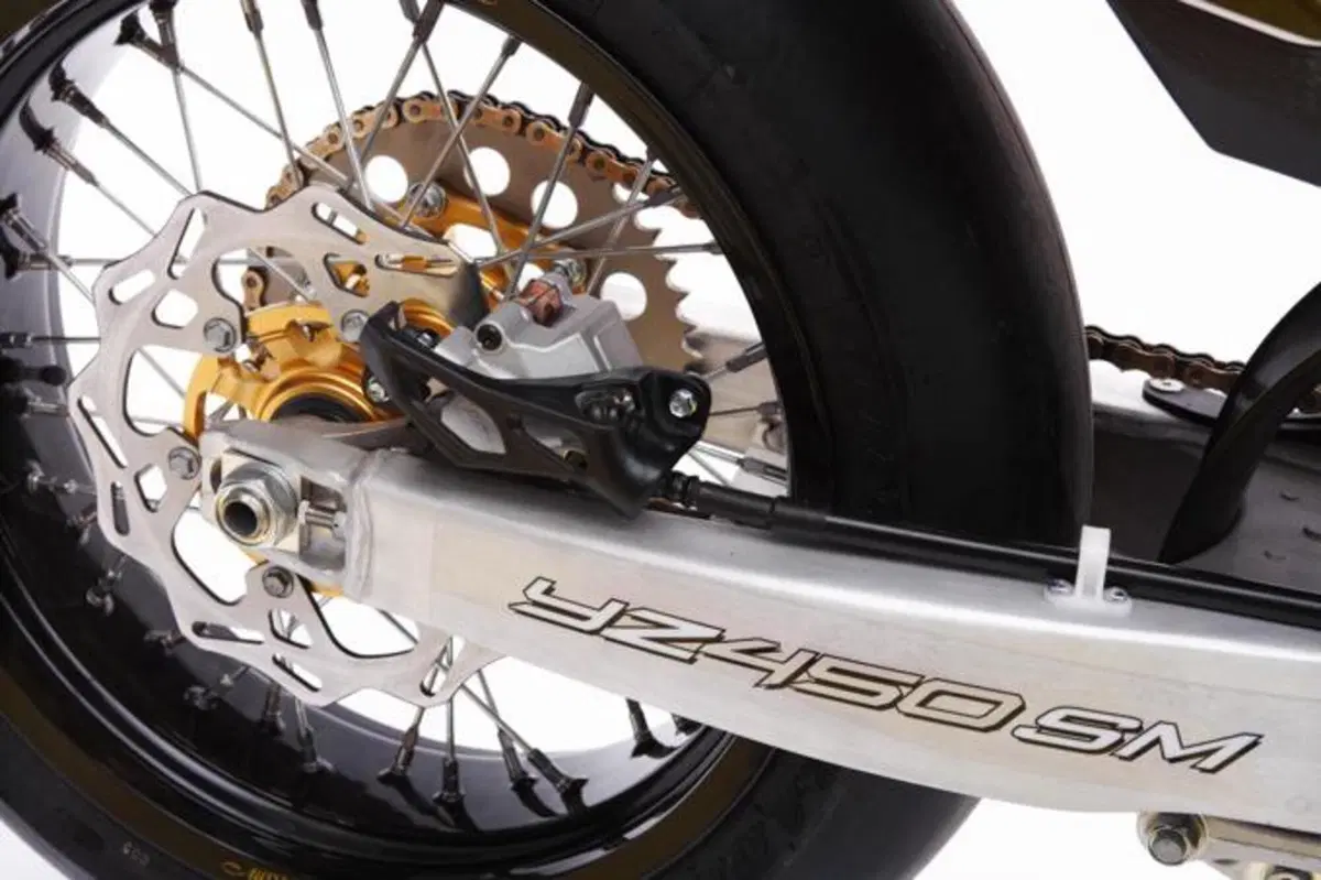 Yamaha YZ450SM. Il nuovo Supermotard dei tre diapason (32)