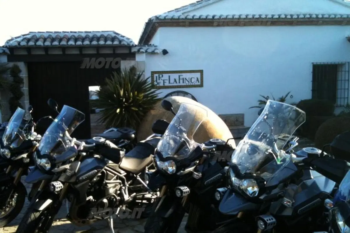 Triumph Tiger 1200 Explorer da marzo con il "launch kit" a 16.300 euro (2)