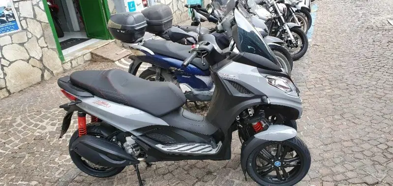 Piaggio MP3 300 ABS Hpe (2021 - 24) (2)