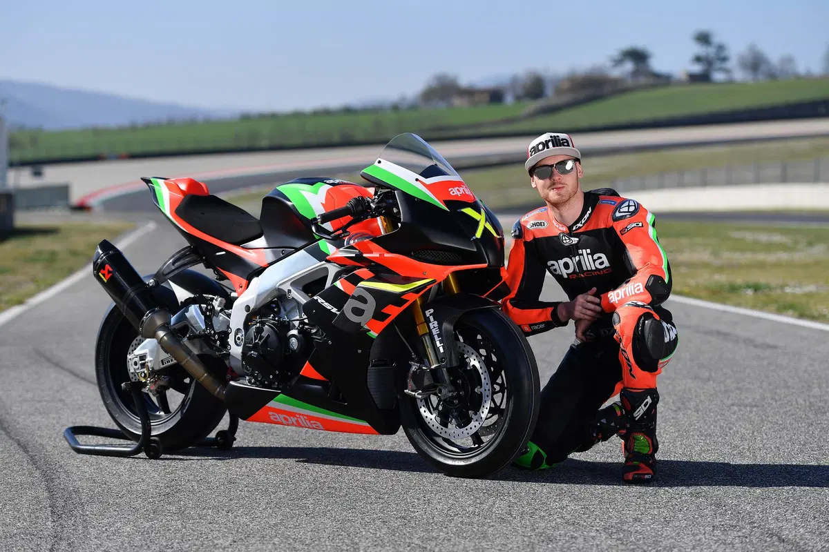 Aprilia RSV4 X, dieci esemplari da 225 cv e 165 kg (11)