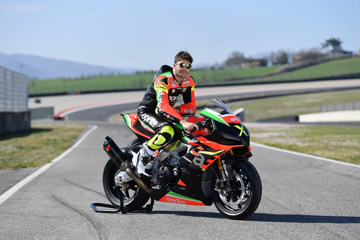 Aprilia RSV4 X, dieci esemplari da 225 cv e 165 kg (12)
